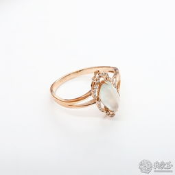 个性珠宝定制 18k玫瑰金镶嵌翡翠蛋面戒指的艺术与工艺